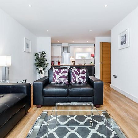 גילדפורד Roomspace Serviced Apartments - Abbot'S Yard מראה חיצוני תמונה
