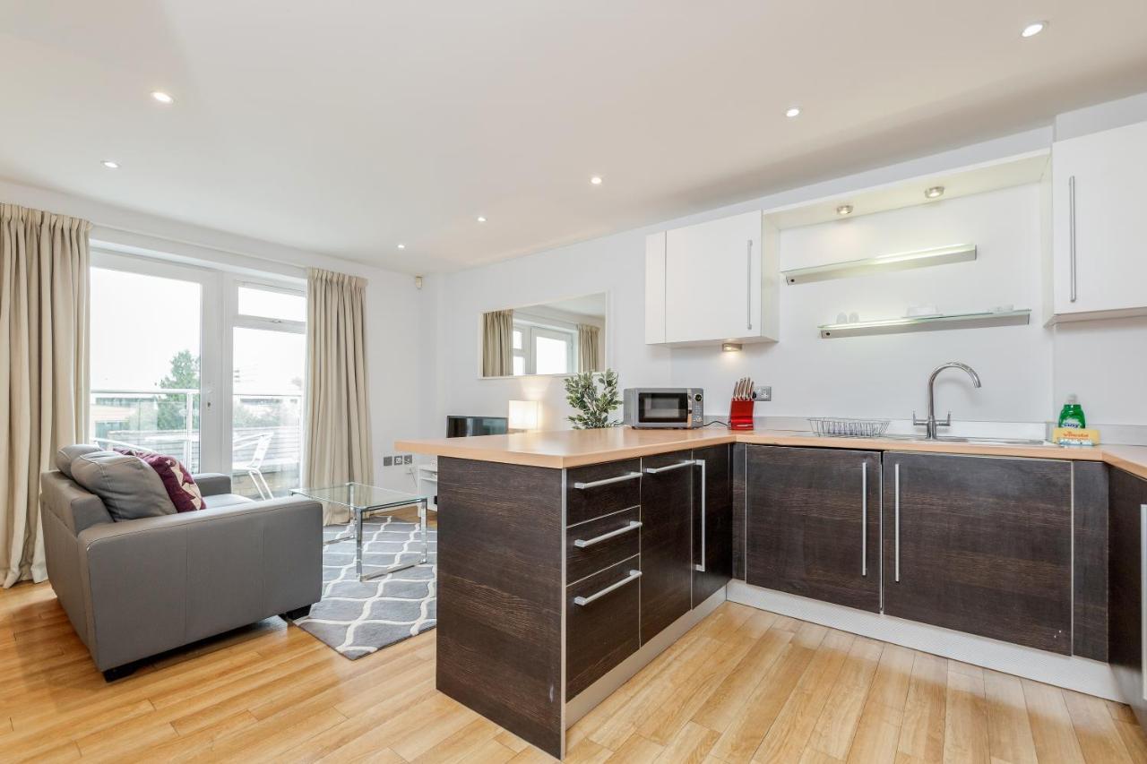 גילדפורד Roomspace Serviced Apartments - Abbot'S Yard מראה חיצוני תמונה