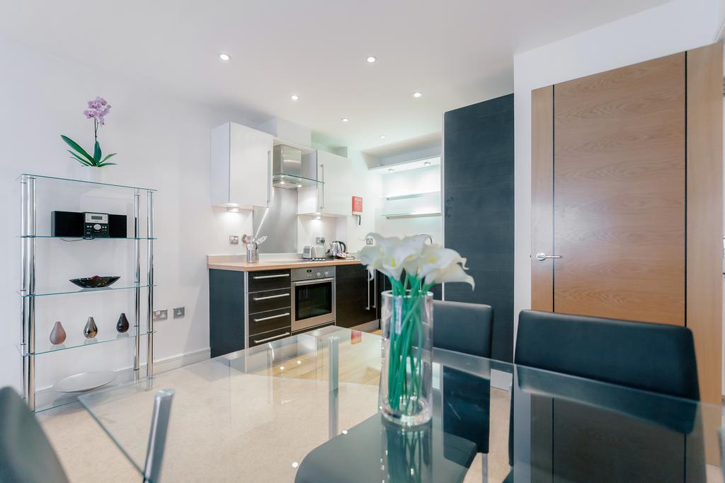 גילדפורד Roomspace Serviced Apartments - Abbot'S Yard מראה חיצוני תמונה